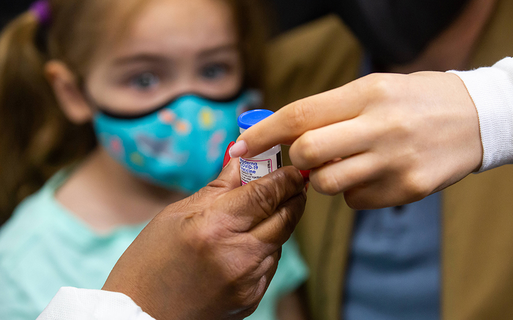 A health care worker prepares a vial of COVID-19 vaccine at a vaccination site in New York City last summer. Arizona’s vaccination rates, which have been declining for years, dropped sharply during the pandemic and haven’t rebounded since. (File photo by Chine Nouvelle/SIPA/Shutterstock)