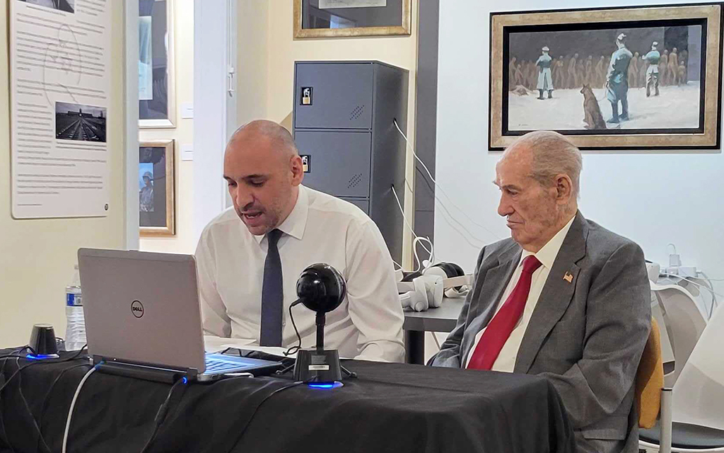 Holocaust survivor Andrew Schot, right, speaks at the Arizona Jewish Historical Society on Feb. 24, 2023, with Anthony Fusco Jr., who is the society’s education coordinator. (Photo by Shira Tanzer/Cronkite News)