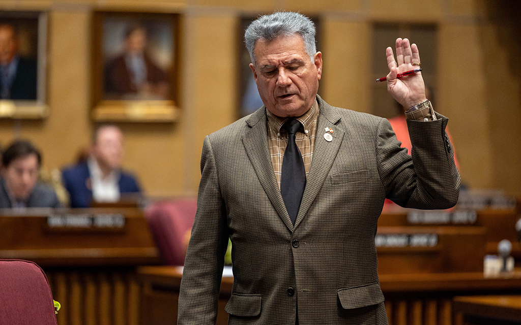Arizona state Sen. Sonny Borrelli, R-Lake Havasu City, reacts to Sen. Priya Sundareshan, D-Tucson, as she explains her vote on SB 1231 at the Arizona Capitol on Feb. 21, 2024. (Photo by Sam Ballesteros/Cronkite News)