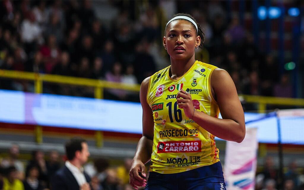 Khalia Lanier, the daughter of late NBA great Bob Lanier, was a standout out at Xavier Prep and now find herself in Paris as an alternate with Team USA women's volleyball. (Photo by Fabrizio Carabelli/SOPA Images/LightRocket via Getty Images)